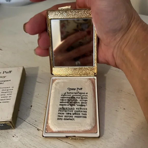 NWT Vintage Max Factor crème puff compact in box